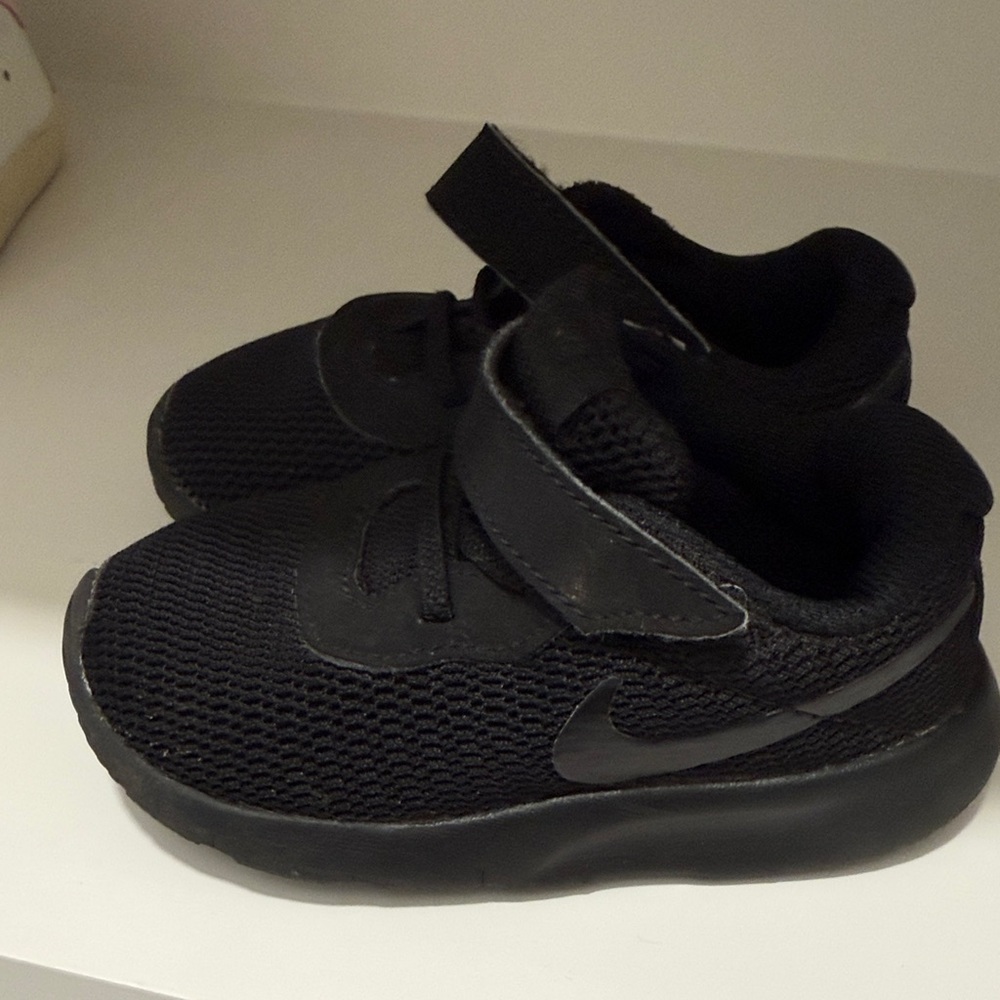 Nike Kids Black Mesh Sneakers size 6c